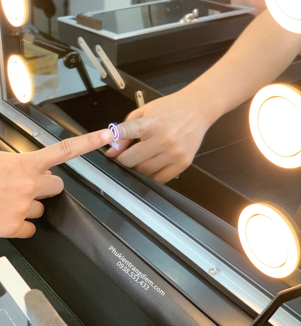 Cốp Vali đựng đồ trang điểm chuyên nghiệp gương led vỏ nhựa khung nhôm